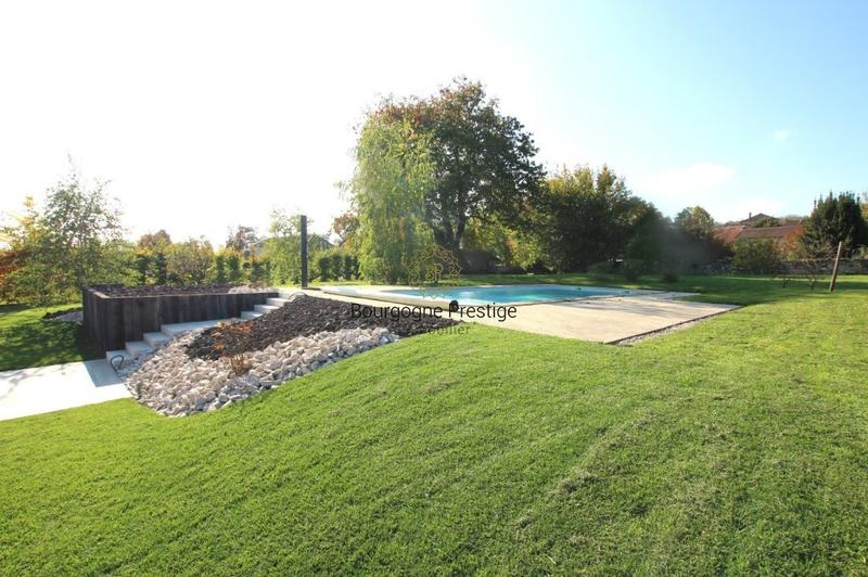 Propriété - 221 m² - 8 pièces