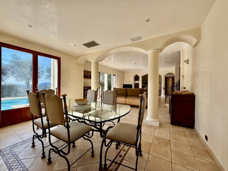 Villa - 200 m² - 5 pièces