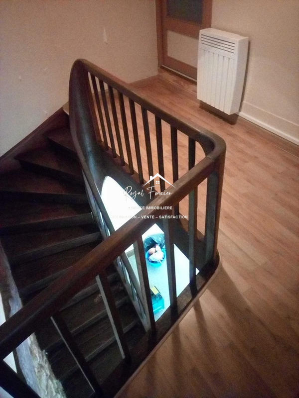 Maison - 260 m² - 6 pièces