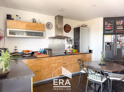 Maison - 325 m² - 10 pièces