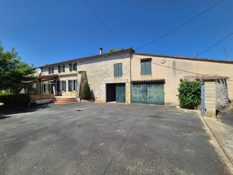 Maison - 209 m² - 7 pièces