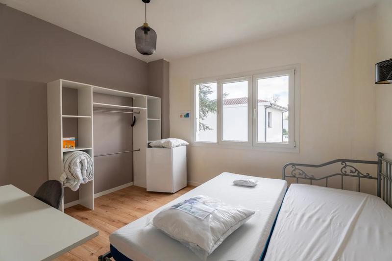 Maison - 220 m² - 10 pièces