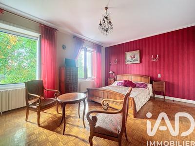 Maison - 200 m² - 8 pièces