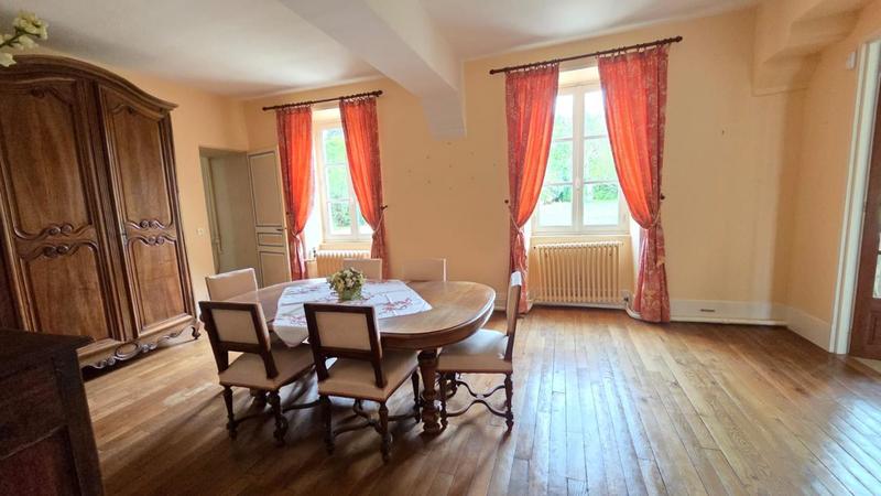 Maison en pierre - 309 m² - 9 pièces