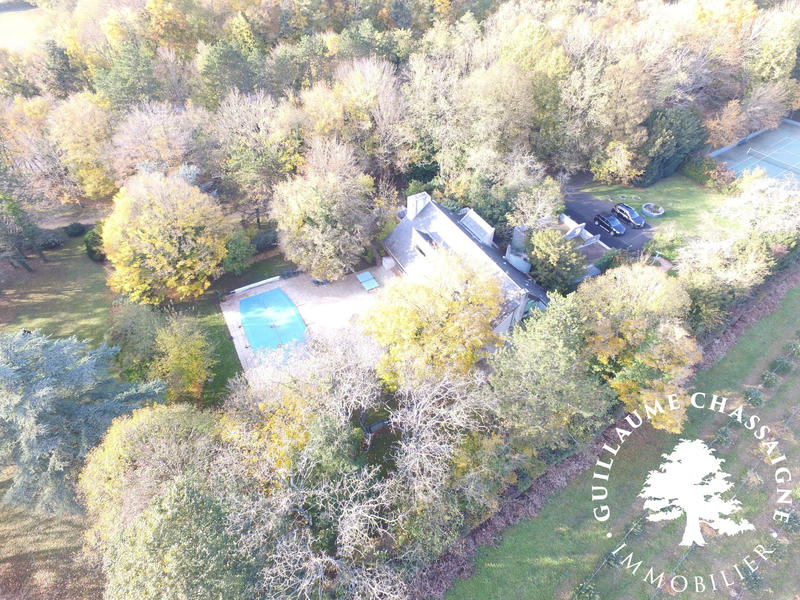 Maison traditionnelle - 330 m² - 8 pièces