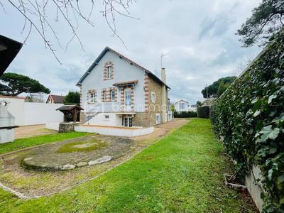 Maison - 184 m² - 6 pièces