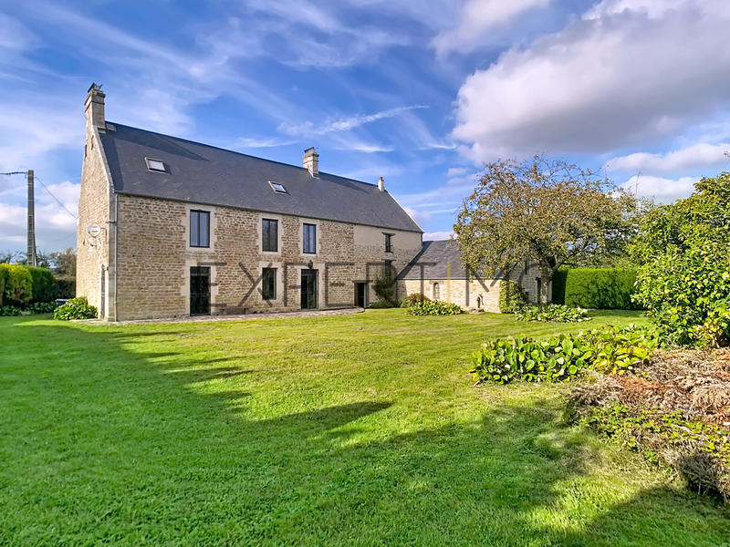 Maison - 240 m² - 9 pièces