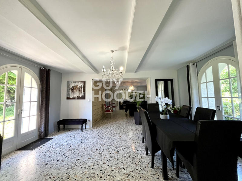 Maison - 245 m² - 8 pièces