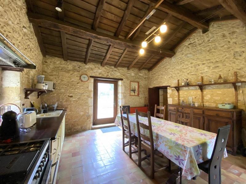 Propriété - 310 m² - 8 pièces