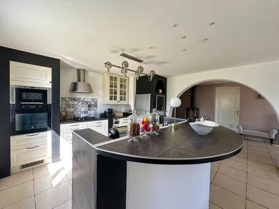 Maison - 186 m² - 8 pièces