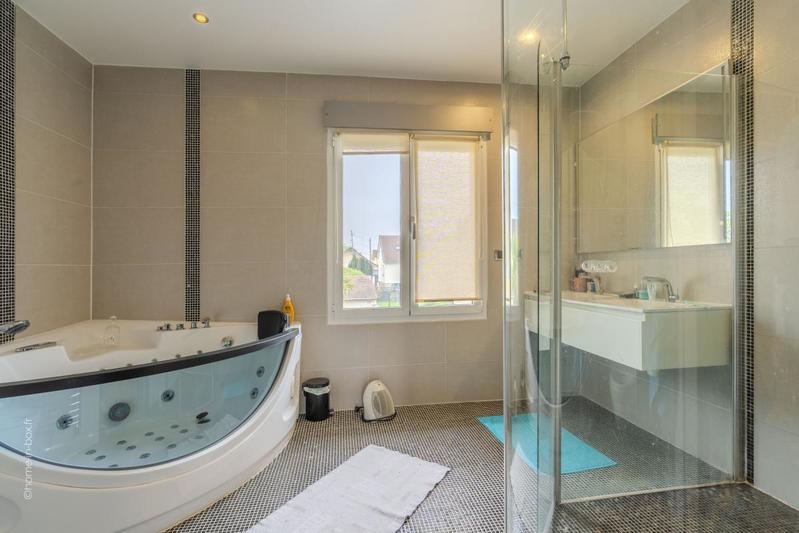 Maison - 185 m² - 7 pièces