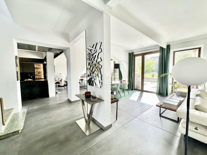 Maison - 240 m² - 6 pièces