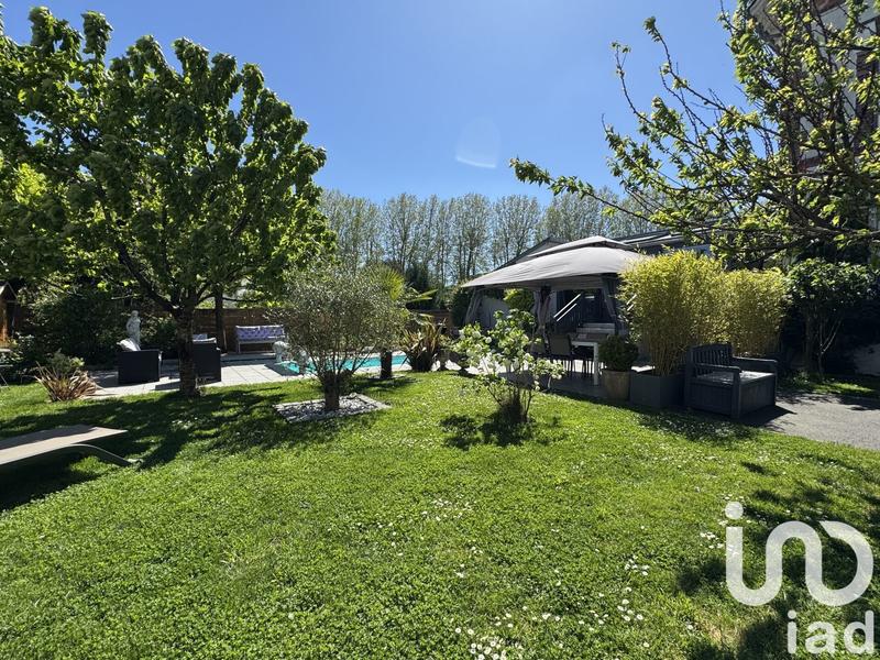 Maison - 208 m² - 10 pièces