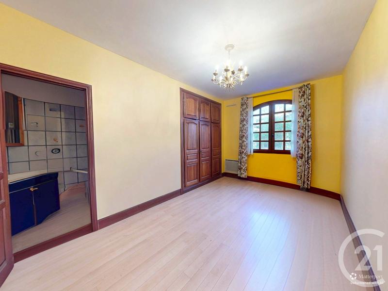 Maison - 248 m² - 7 pièces