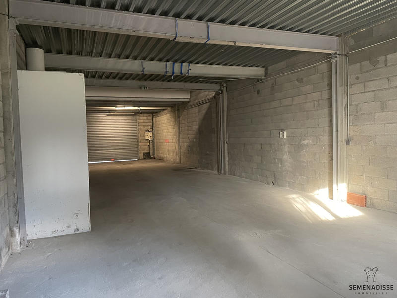 Entrepôt - 200 m²