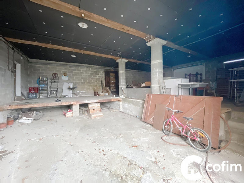 Maison traditionnelle - 236 m² - 10 pièces