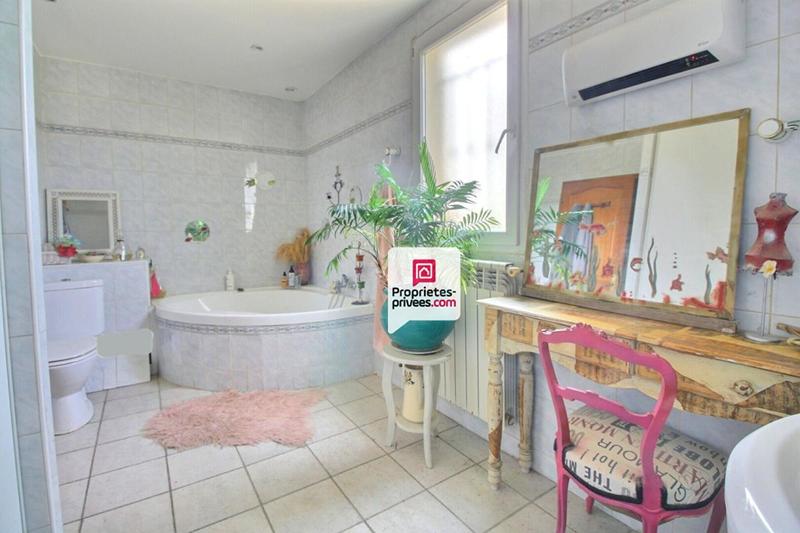 Maison - 230 m² - 8 pièces