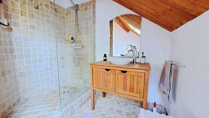 Maison - 201 m² - 7 pièces