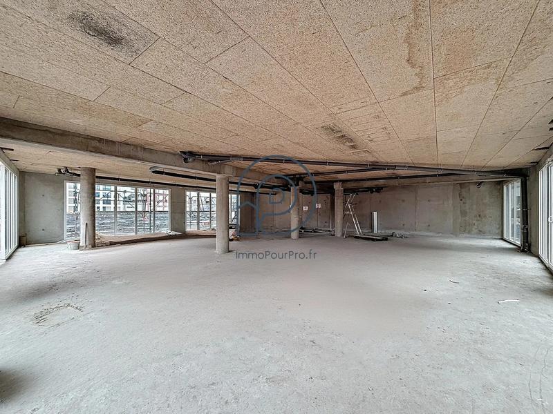 Local commercial - 384 m²