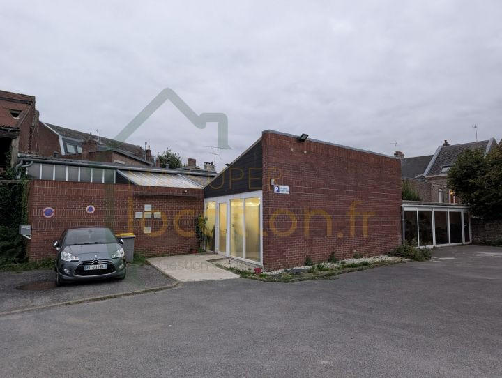 Local commercial - 370 m² - 14 pièces