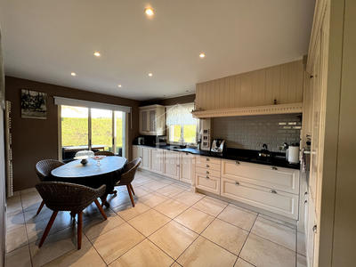 Maison - 210 m² - 7 pièces