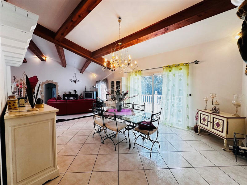 Maison - 205 m² - 4 pièces