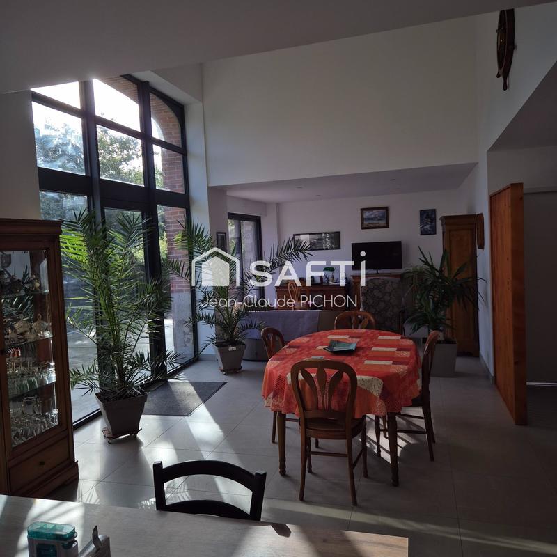 Maison - 230 m² - 9 pièces