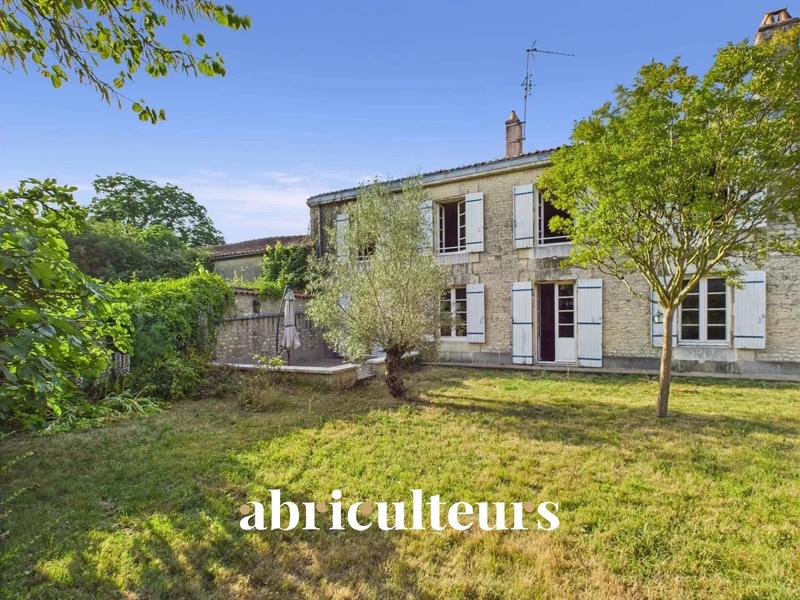 Maison - 258 m² - 12 pièces