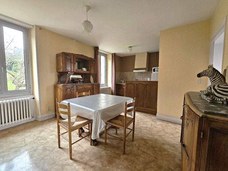 Maison - 250 m² - 10 pièces