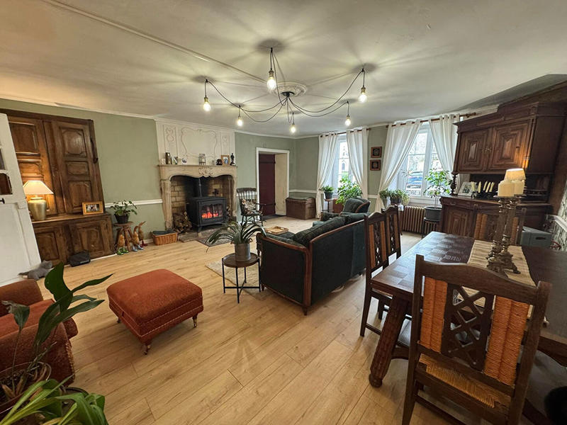 Maison - 335 m² - 14 pièces