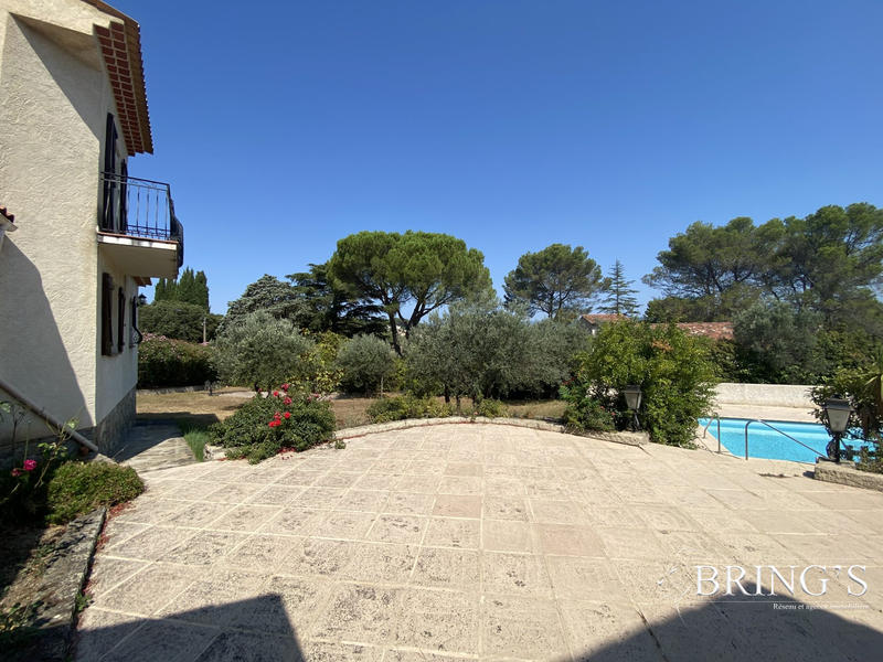 Villa - 181 m² - 9 pièces