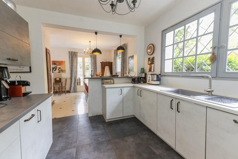 Maison - 224 m² - 9 pièces