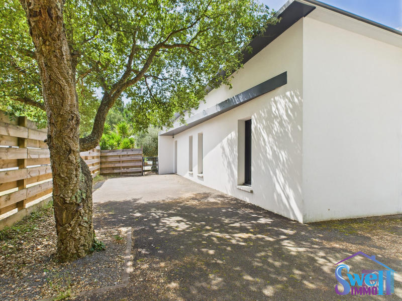 Maison - 225 m² - 8 pièces