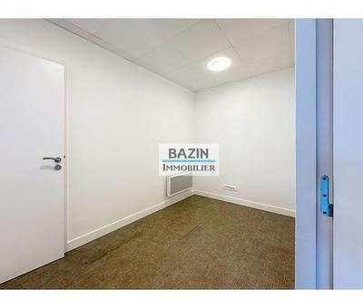 Local commercial - 125 m² - 2 pièces