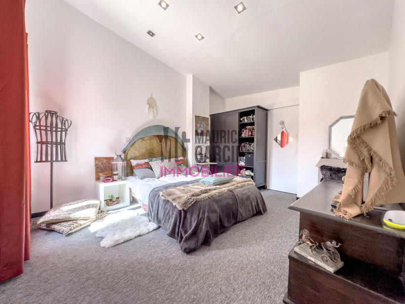 Maison - 300 m² - 10 pièces