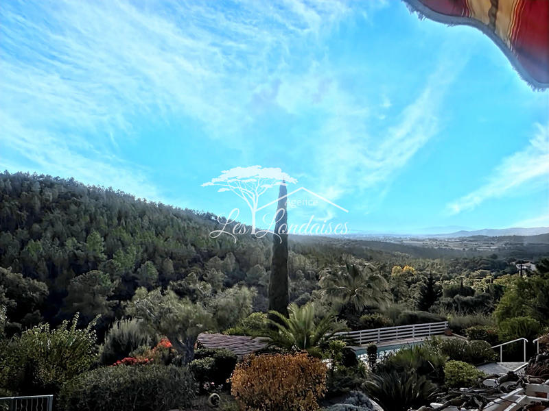 Maison - 229 m² - 11 pièces