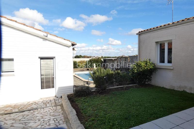 Maison traditionnelle - 121 m² - 6 pièces