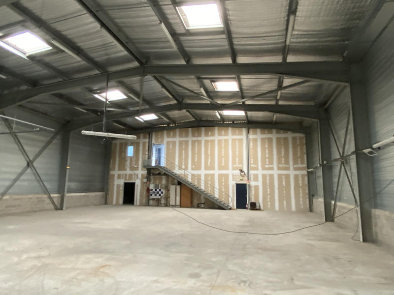 Local d'activités - 860 m²