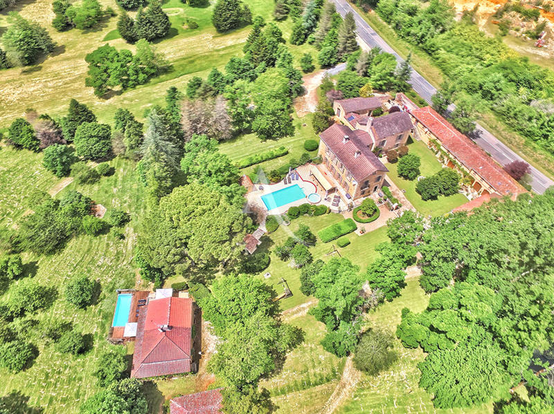 Demeure - 717 m² - 27 pièces