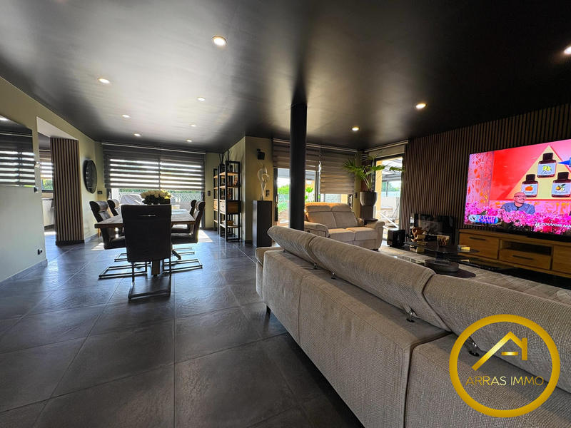 Maison - 208 m² - 8 pièces