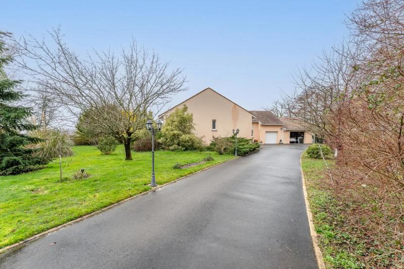 Maison - 275 m² - 7 pièces