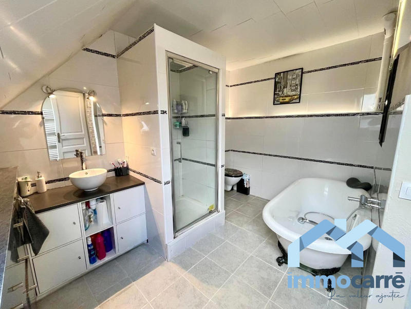 Maison traditionnelle - 142 m² - 7 pièces