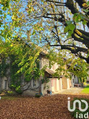 Maison - 250 m² - 8 pièces