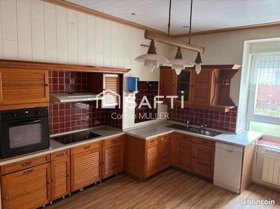 Maison - 280 m² - 10 pièces