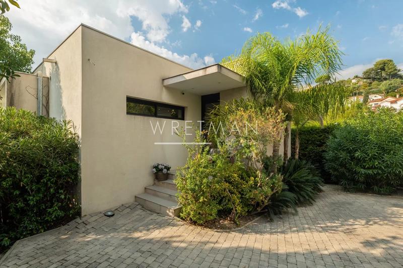 Villa - 242 m² - 6 pièces