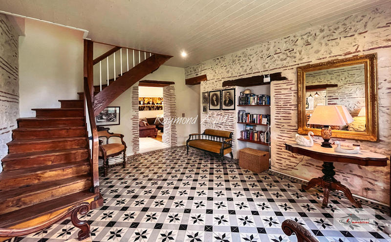 Maison - 515 m² - 16 pièces