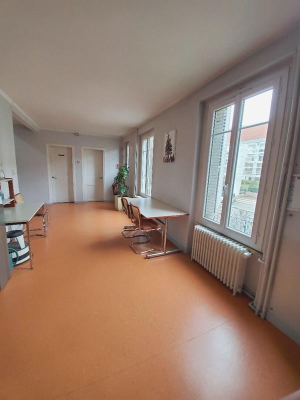 Local commercial - 240 m² - 7 pièces