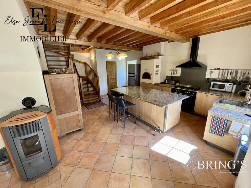 Maison - 266 m² - 9 pièces