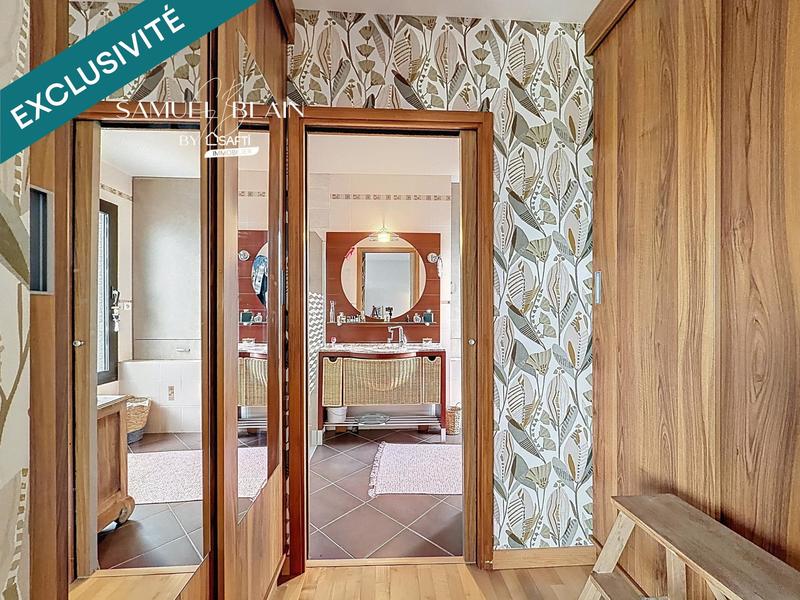 Maison - 240 m² - 10 pièces