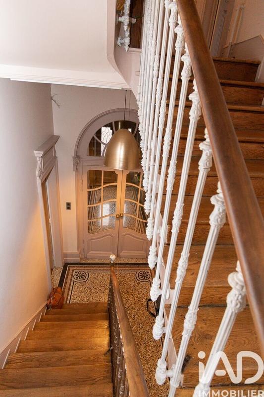 Maison - 247 m² - 9 pièces